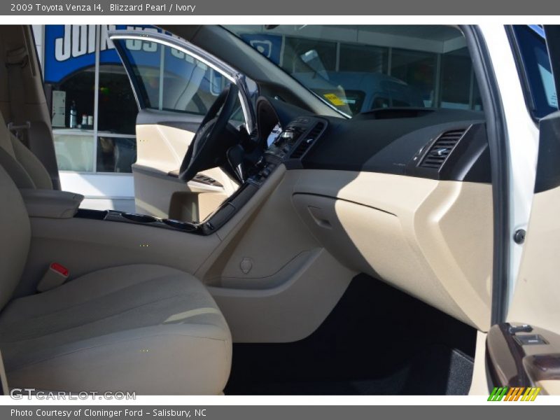 Blizzard Pearl / Ivory 2009 Toyota Venza I4