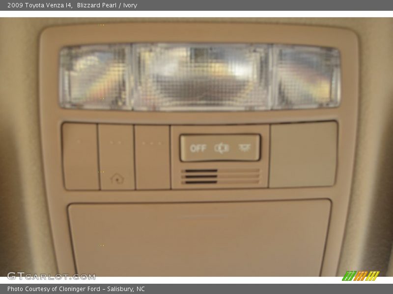 Blizzard Pearl / Ivory 2009 Toyota Venza I4