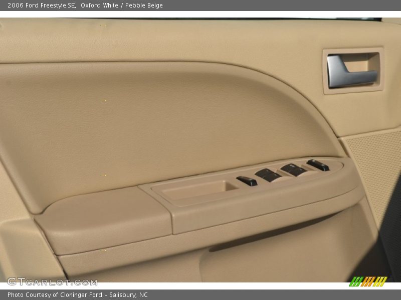 Oxford White / Pebble Beige 2006 Ford Freestyle SE