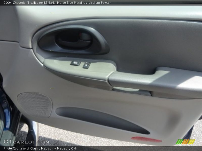 Indigo Blue Metallic / Medium Pewter 2004 Chevrolet TrailBlazer LS 4x4
