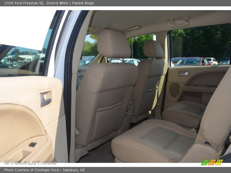 Oxford White / Pebble Beige 2006 Ford Freestyle SE