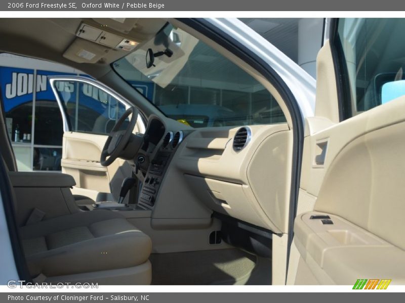 Oxford White / Pebble Beige 2006 Ford Freestyle SE