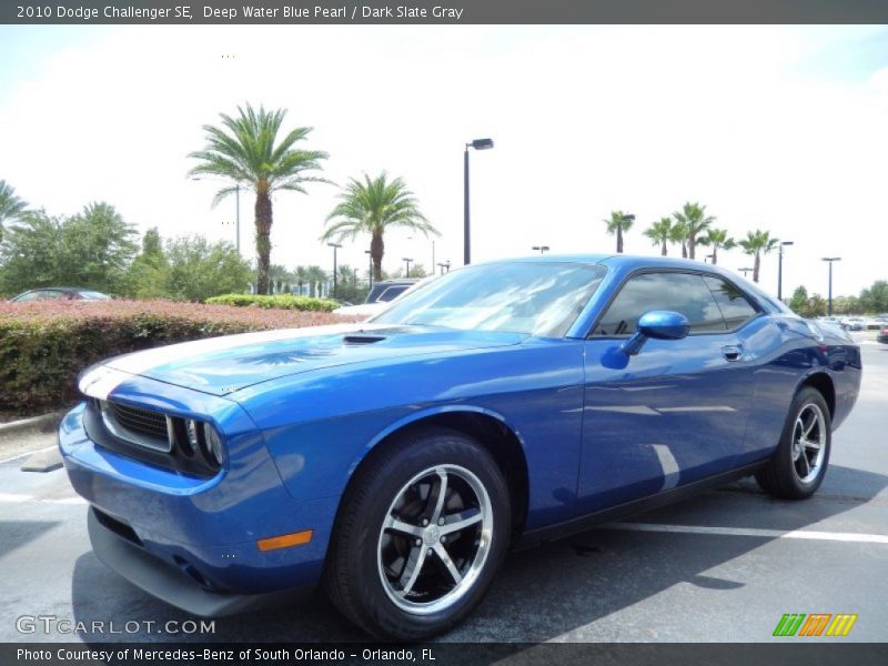 Front 3/4 View of 2010 Challenger SE