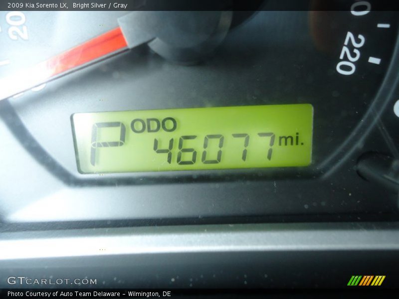 Bright Silver / Gray 2009 Kia Sorento LX