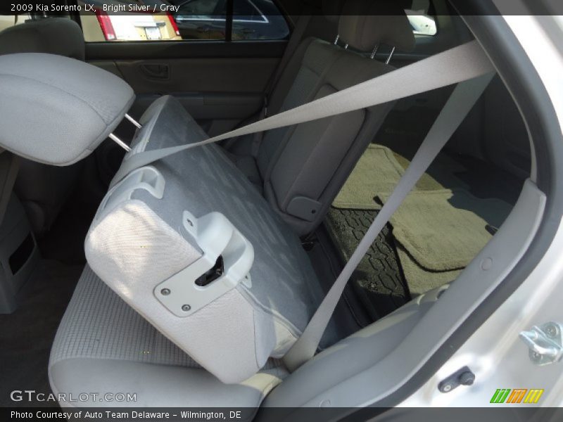 Bright Silver / Gray 2009 Kia Sorento LX
