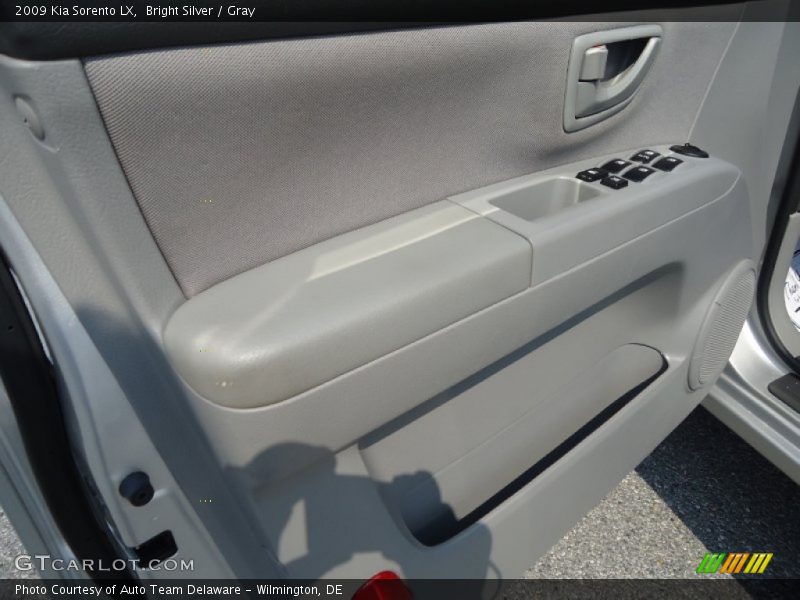 Bright Silver / Gray 2009 Kia Sorento LX