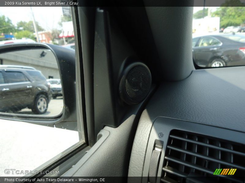 Bright Silver / Gray 2009 Kia Sorento LX