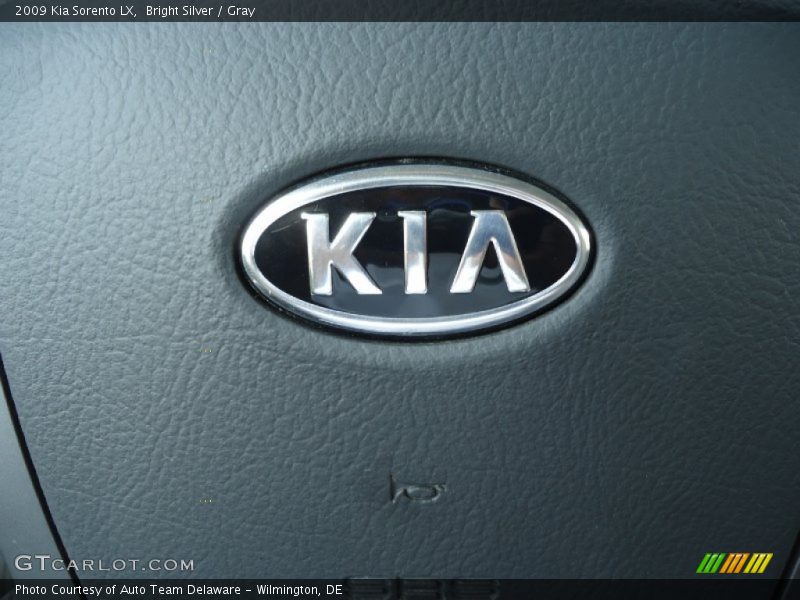 Bright Silver / Gray 2009 Kia Sorento LX