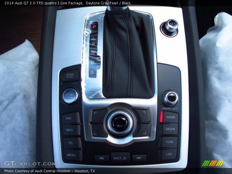 Controls of 2014 Q7 3.0 TFSI quattro S Line Package