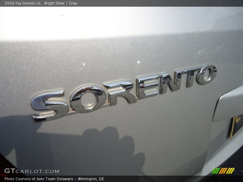 Bright Silver / Gray 2009 Kia Sorento LX