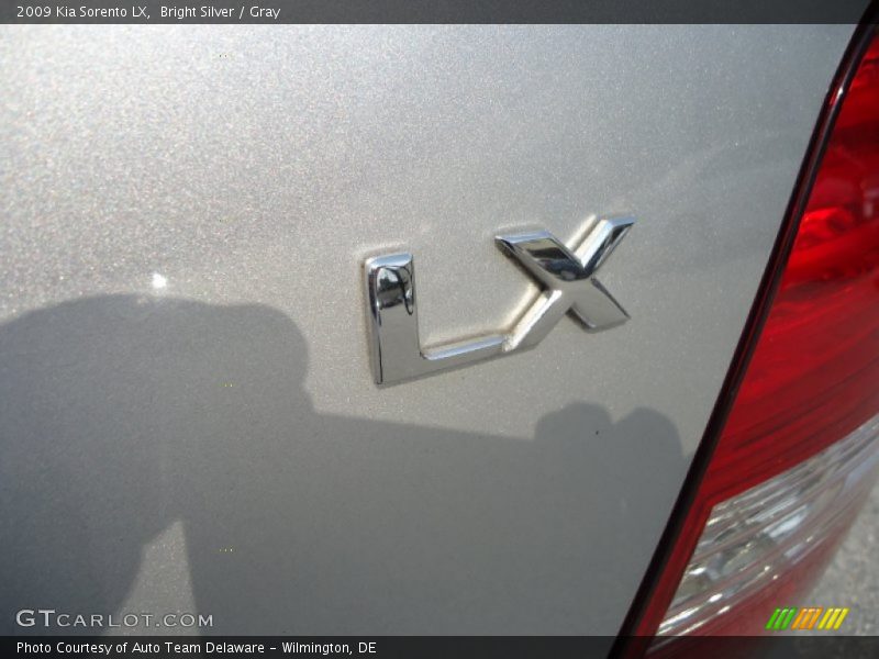 Bright Silver / Gray 2009 Kia Sorento LX