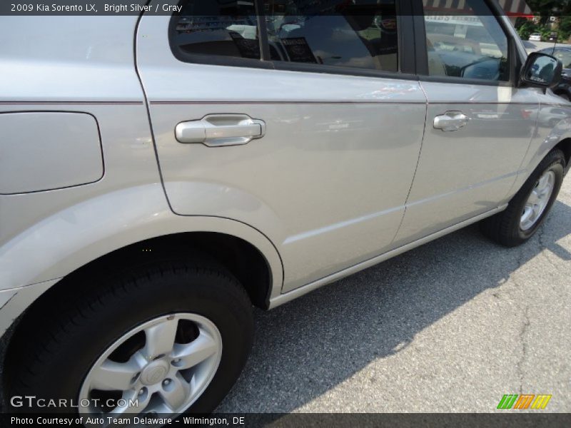 Bright Silver / Gray 2009 Kia Sorento LX