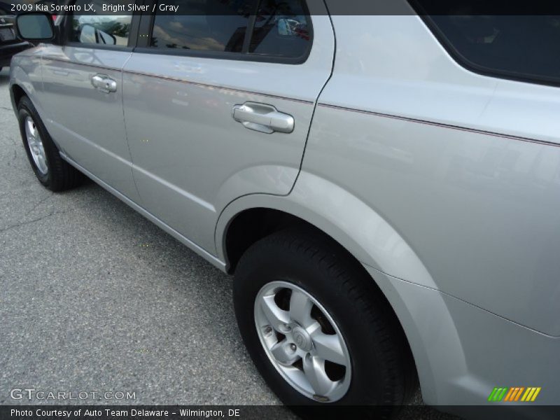Bright Silver / Gray 2009 Kia Sorento LX