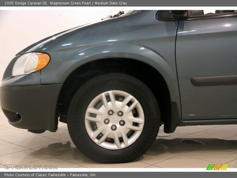 Magnesium Green Pearl / Medium Slate Gray 2005 Dodge Caravan SE