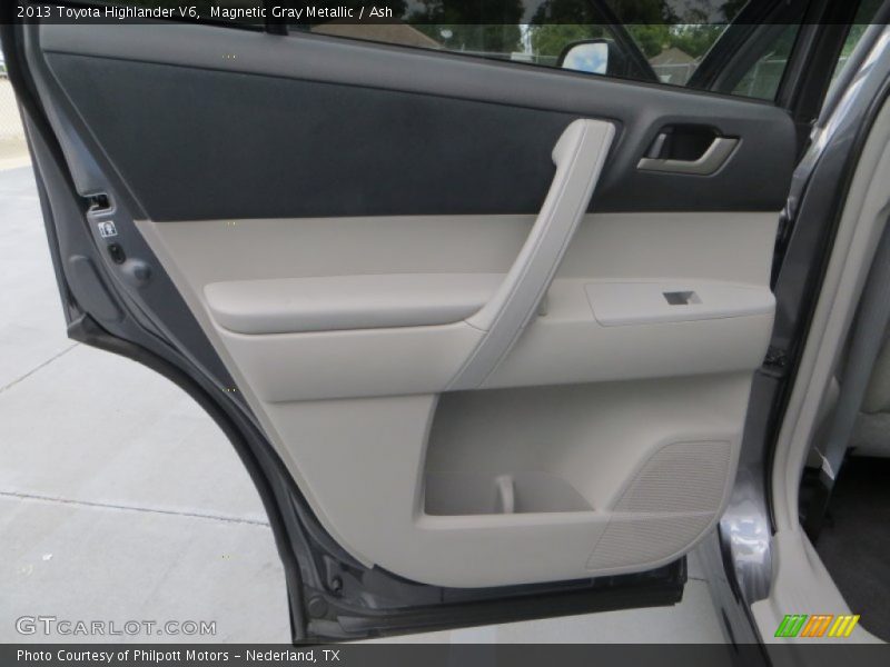 Magnetic Gray Metallic / Ash 2013 Toyota Highlander V6