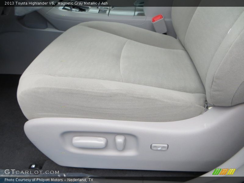 Magnetic Gray Metallic / Ash 2013 Toyota Highlander V6