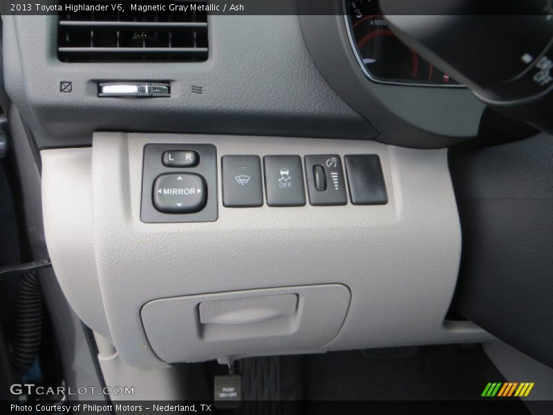 Magnetic Gray Metallic / Ash 2013 Toyota Highlander V6