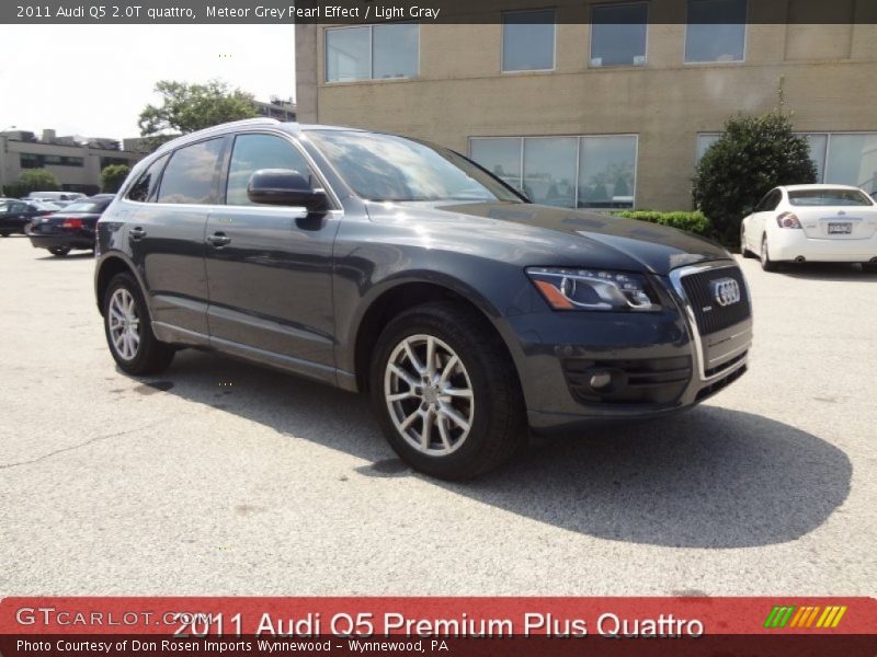 Meteor Grey Pearl Effect / Light Gray 2011 Audi Q5 2.0T quattro