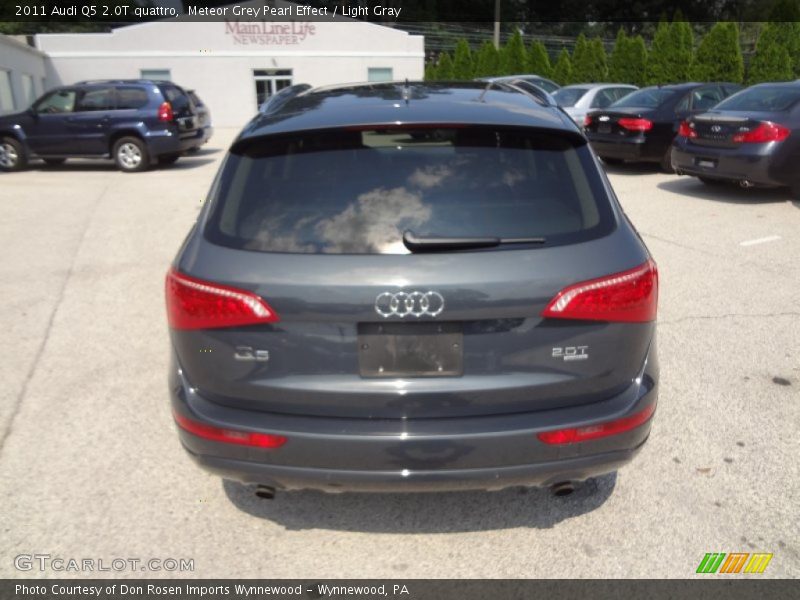 Meteor Grey Pearl Effect / Light Gray 2011 Audi Q5 2.0T quattro