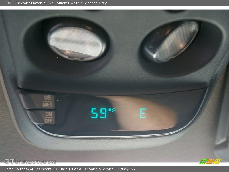 Summit White / Graphite Gray 2004 Chevrolet Blazer LS 4x4