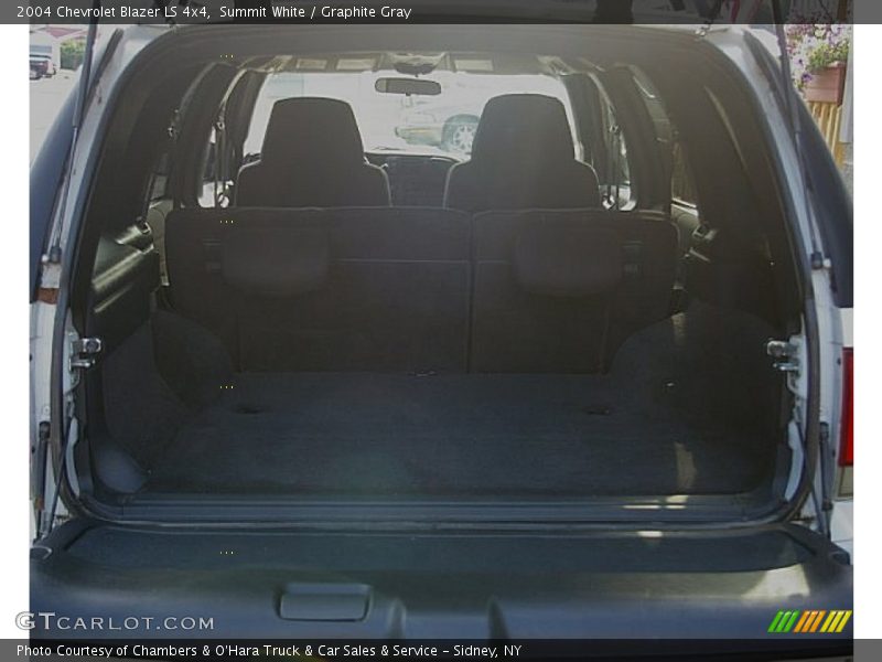 Summit White / Graphite Gray 2004 Chevrolet Blazer LS 4x4