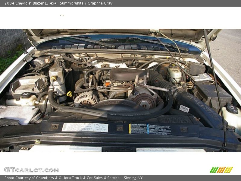 Summit White / Graphite Gray 2004 Chevrolet Blazer LS 4x4