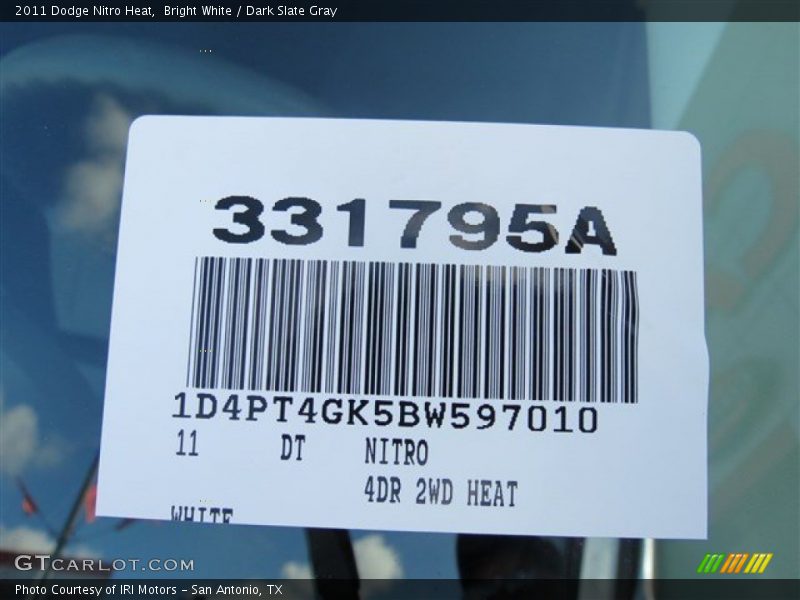 Bright White / Dark Slate Gray 2011 Dodge Nitro Heat