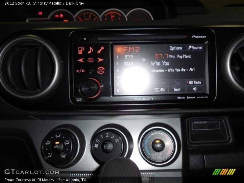 Stingray Metallic / Dark Gray 2012 Scion xB