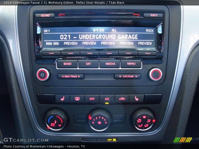 Reflex Silver Metallic / Titan Black 2014 Volkswagen Passat 2.5L Wolfsburg Edition