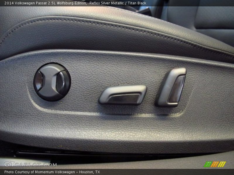 Reflex Silver Metallic / Titan Black 2014 Volkswagen Passat 2.5L Wolfsburg Edition