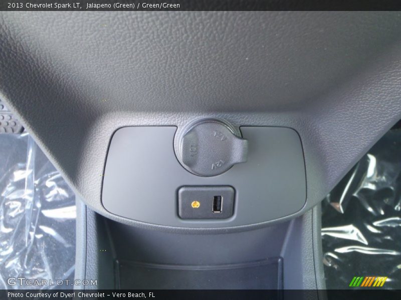 Jalapeno (Green) / Green/Green 2013 Chevrolet Spark LT