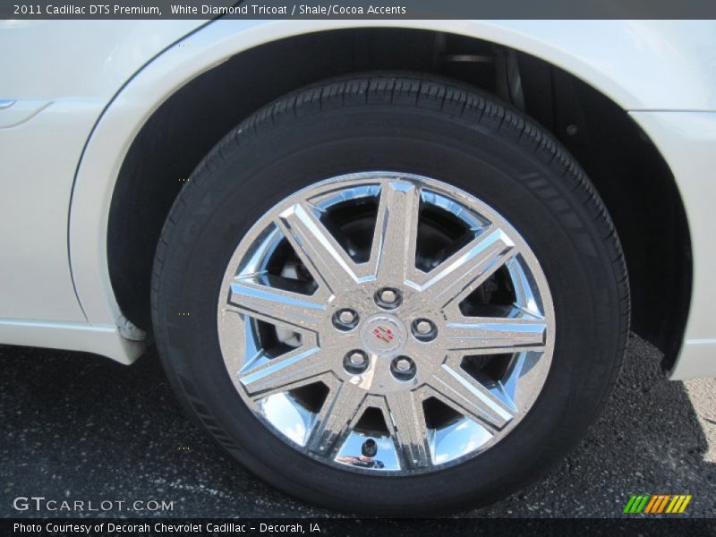 White Diamond Tricoat / Shale/Cocoa Accents 2011 Cadillac DTS Premium