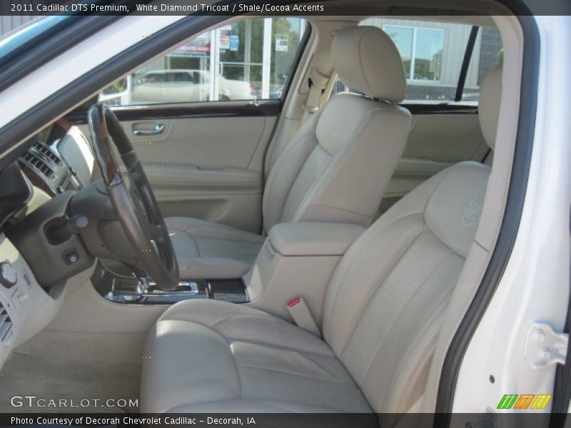 White Diamond Tricoat / Shale/Cocoa Accents 2011 Cadillac DTS Premium