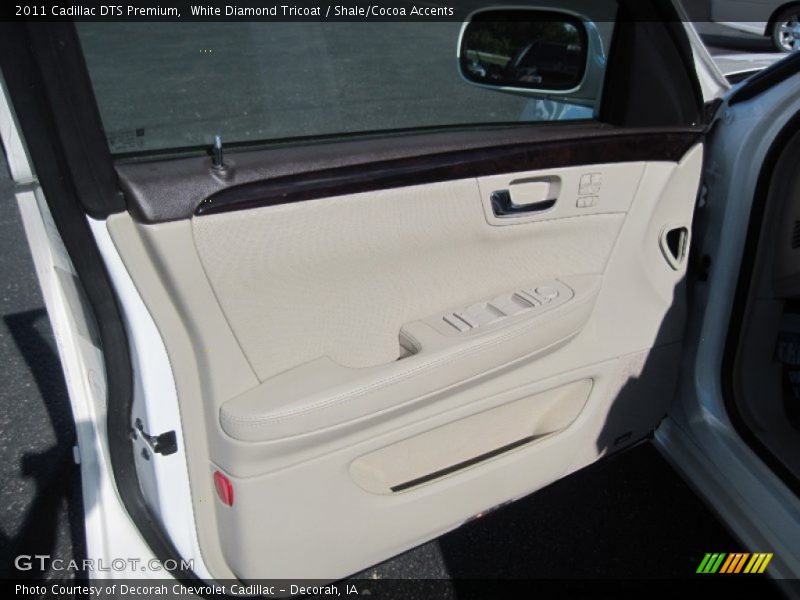 White Diamond Tricoat / Shale/Cocoa Accents 2011 Cadillac DTS Premium