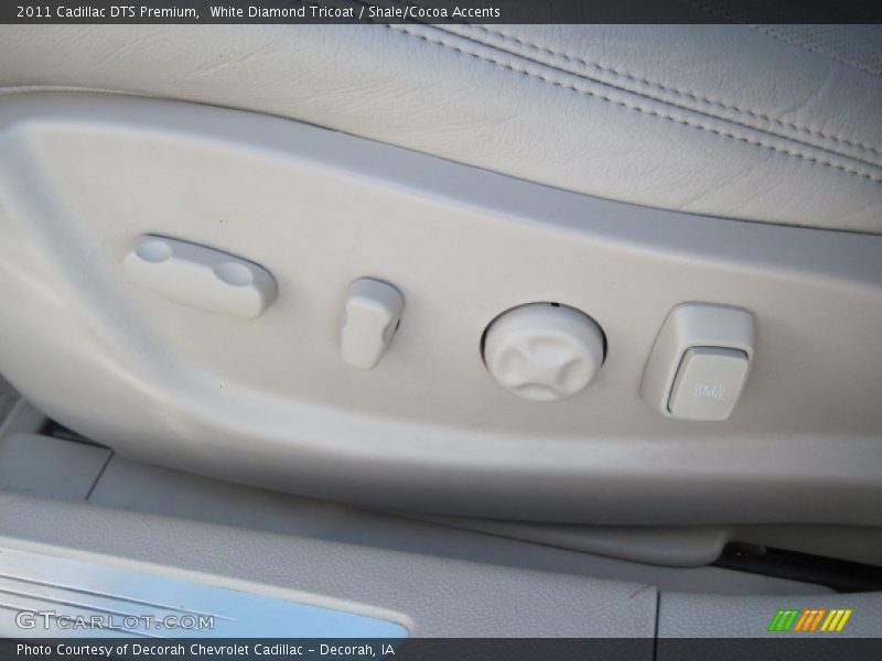 White Diamond Tricoat / Shale/Cocoa Accents 2011 Cadillac DTS Premium