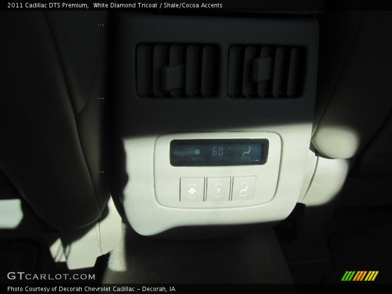 White Diamond Tricoat / Shale/Cocoa Accents 2011 Cadillac DTS Premium