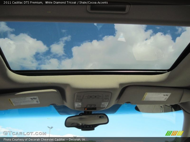 White Diamond Tricoat / Shale/Cocoa Accents 2011 Cadillac DTS Premium