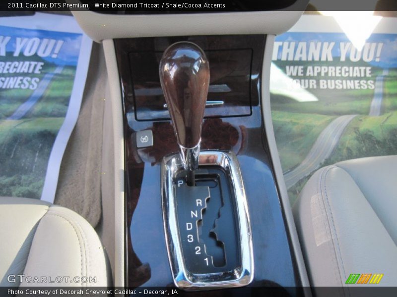 White Diamond Tricoat / Shale/Cocoa Accents 2011 Cadillac DTS Premium