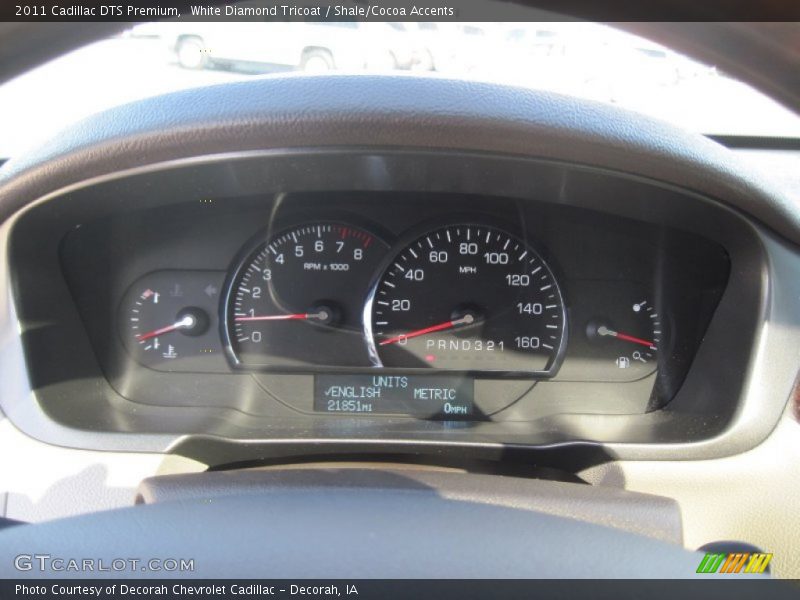 White Diamond Tricoat / Shale/Cocoa Accents 2011 Cadillac DTS Premium