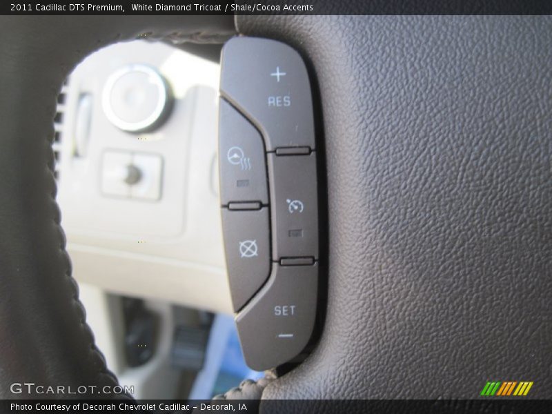 White Diamond Tricoat / Shale/Cocoa Accents 2011 Cadillac DTS Premium
