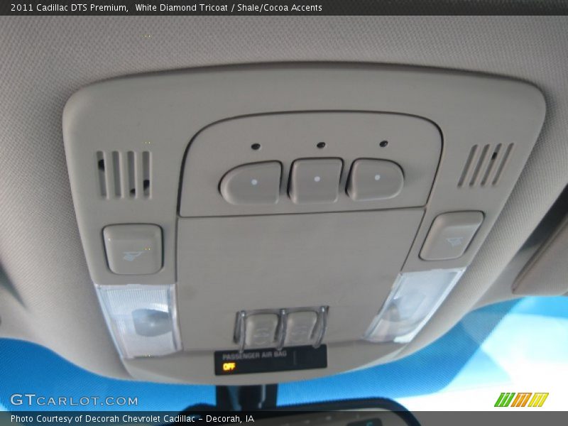 White Diamond Tricoat / Shale/Cocoa Accents 2011 Cadillac DTS Premium