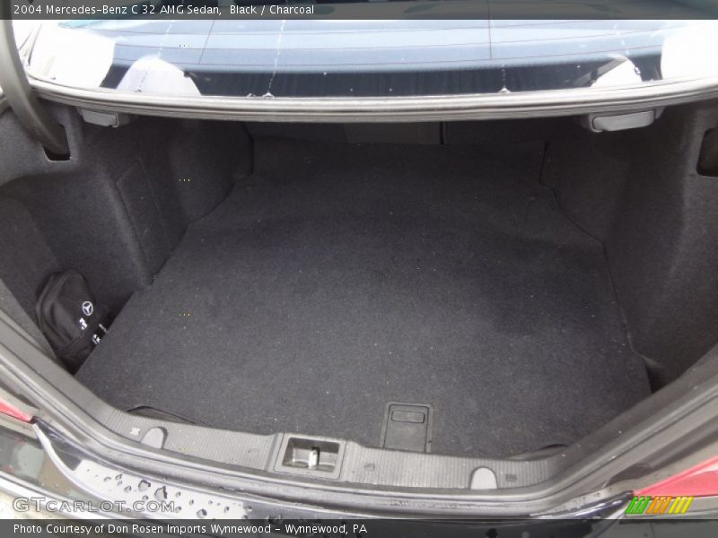  2004 C 32 AMG Sedan Trunk