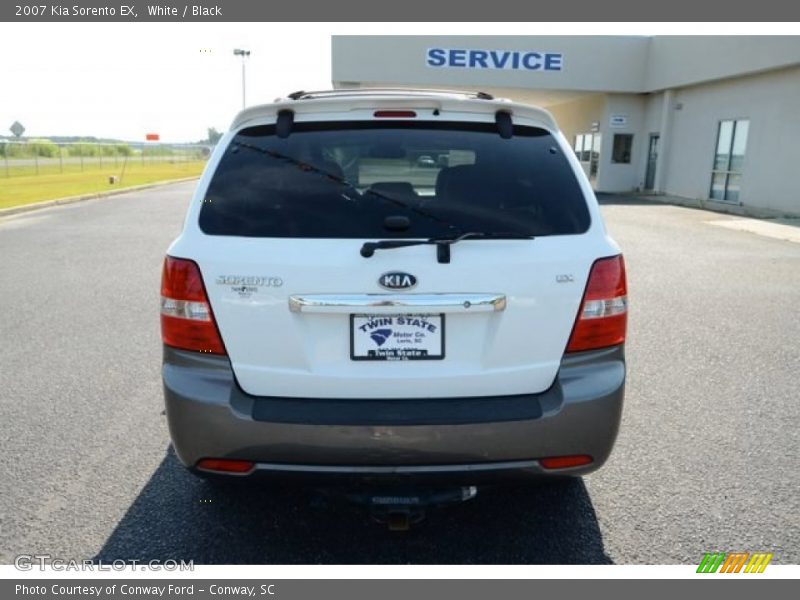 White / Black 2007 Kia Sorento EX