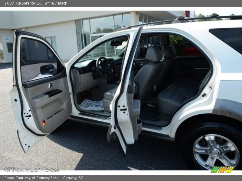White / Black 2007 Kia Sorento EX