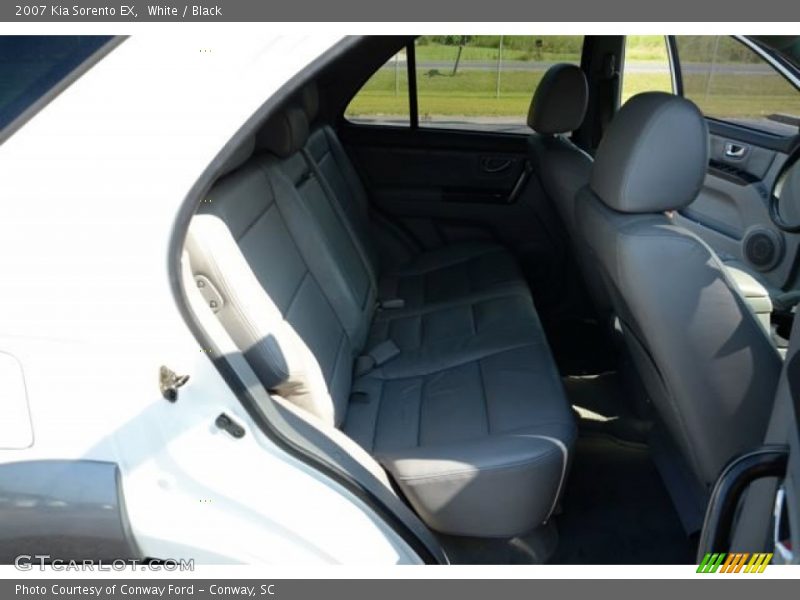 White / Black 2007 Kia Sorento EX