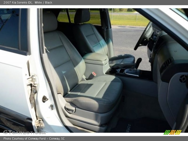 White / Black 2007 Kia Sorento EX