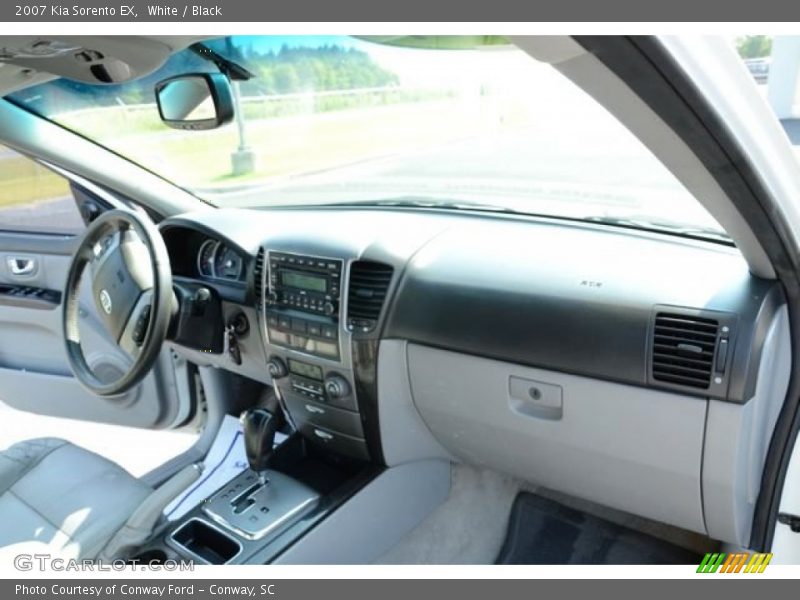 White / Black 2007 Kia Sorento EX