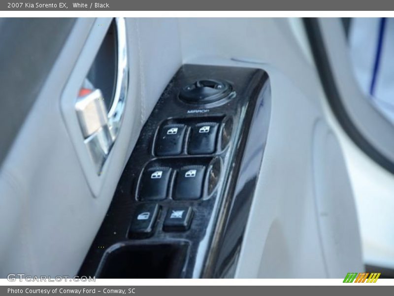 White / Black 2007 Kia Sorento EX