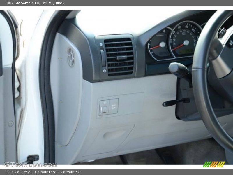 White / Black 2007 Kia Sorento EX