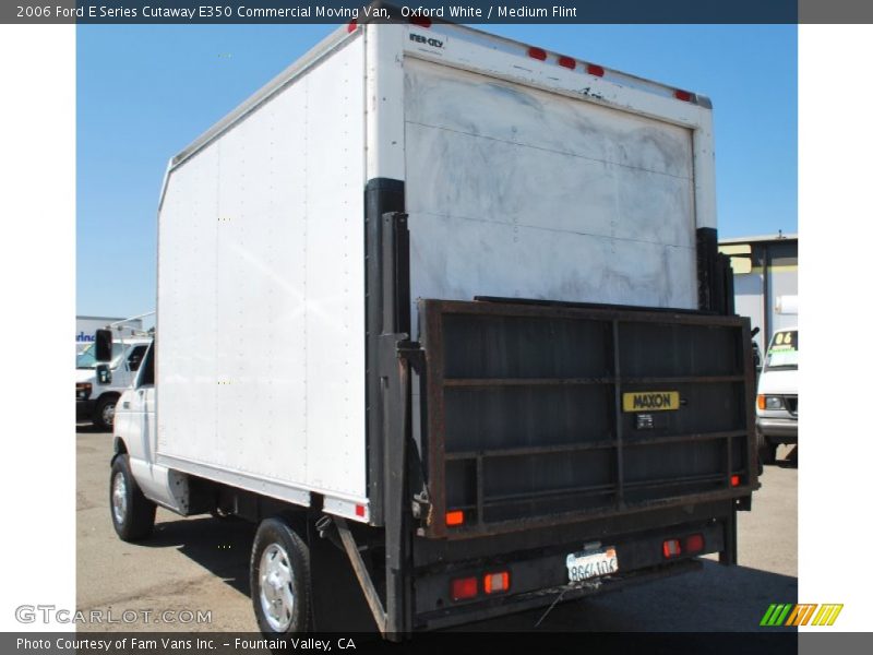 Oxford White / Medium Flint 2006 Ford E Series Cutaway E350 Commercial Moving Van